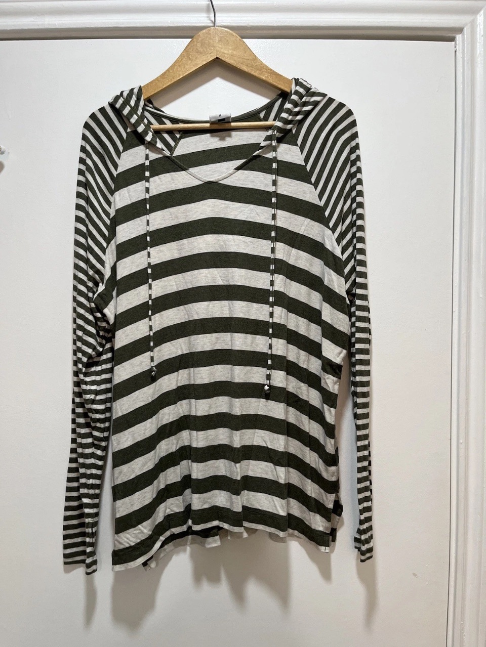Cabi Playoff Hoodie Medium Womens Green Beige Striped Long Sleeve Pullover